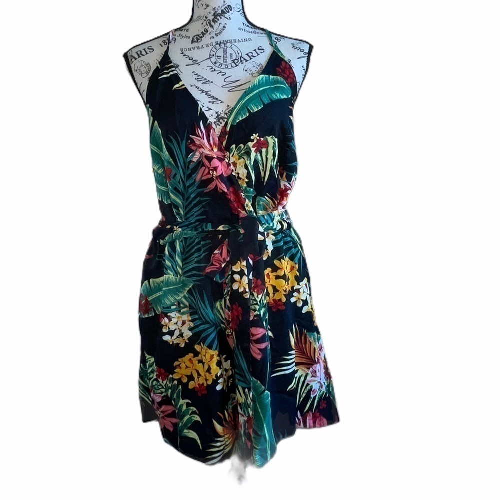 SHEIN faux wrap shorts romper. Size 2X - Picture 2 of 6